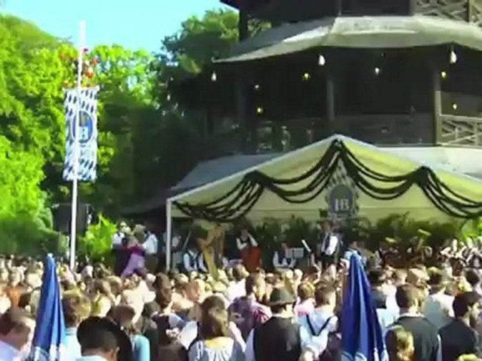 Kocherlball 2011 am chinesischen turm, impressionen