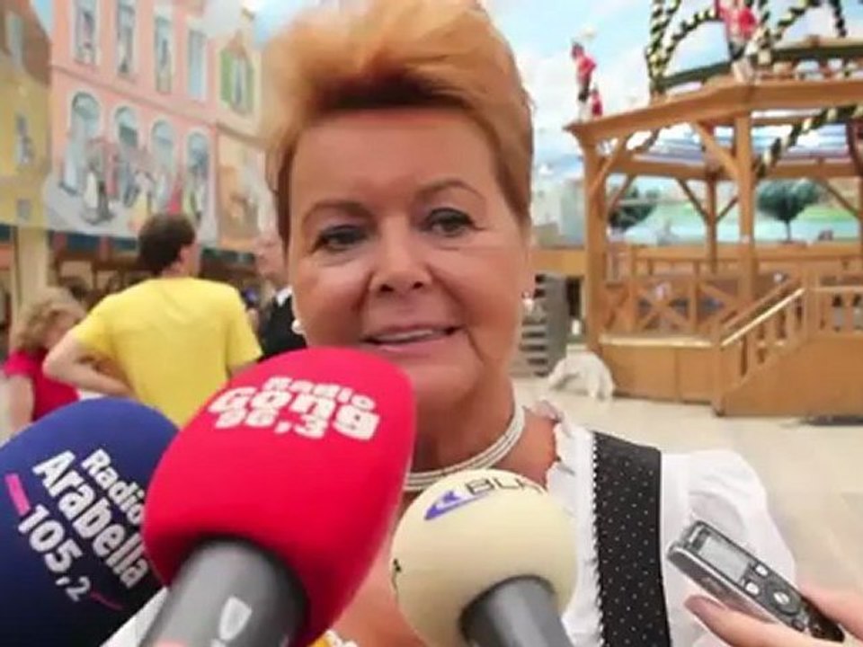 Oktoberfestkrug 2011 Vorstellung mit Wolfgang Krebs als Stoiber (kurzversion)