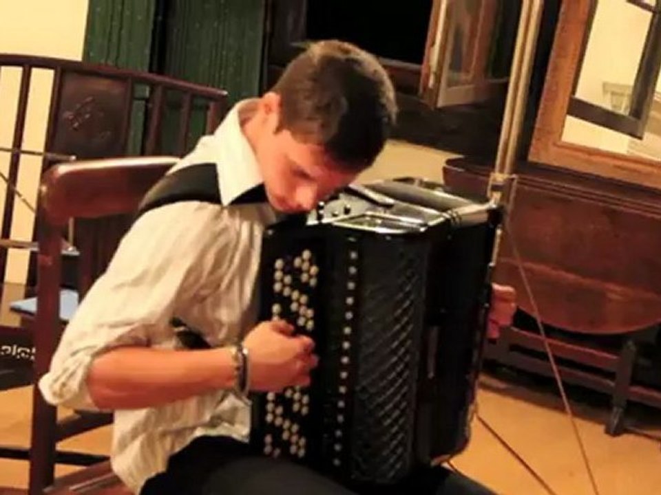 Nikola Lazic: 'Libertango' von Astor Piazolla. Live mit Harmonika @ Anif / Salzburg