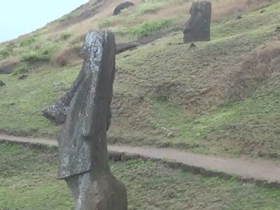 RAPA NUI- ile de Pâques: Carrière ou l'ont sculpté les moai