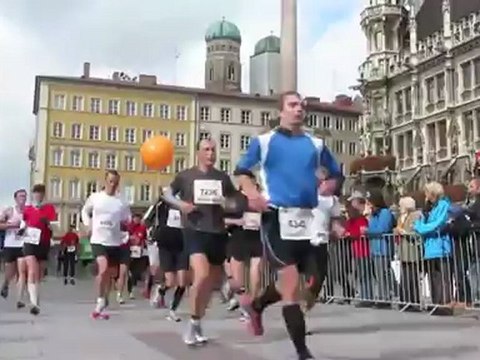 München Marathon 2011 Impressionen Siegestor & Marienplatz