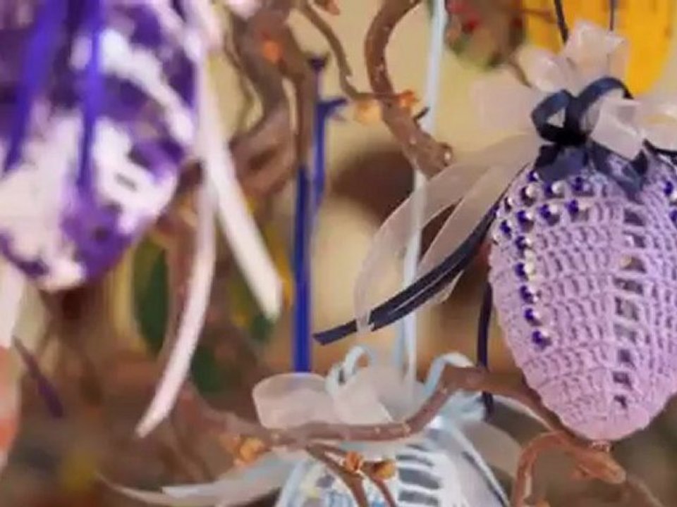 Ingolstädter Ostermarkt mit Osterbrunnen auf dem Paradeplatz, Ingolstadt