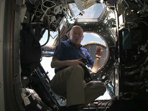 [ISS] Mike Fossum Tours Cupola on Station