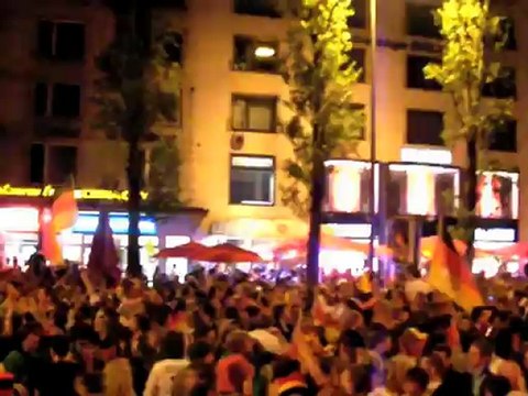 Fußball EM 2008 (Archiv): München feierte Einzug der Nationalmannschaft ins Finale am 25.06.2008