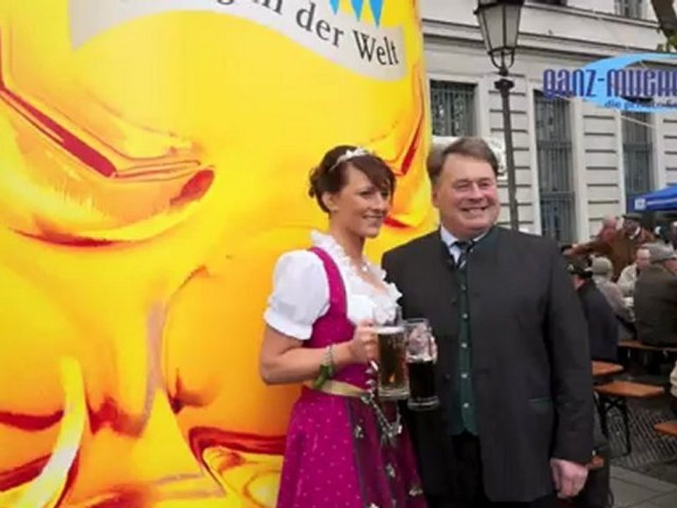 Freibier am bierbrunnen zum tag des bayerischen bieres 2012