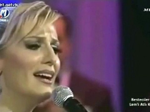 Melda Kuyucu Kılıç ♫ Severim her güzeli senden eserdir diyerek.HD