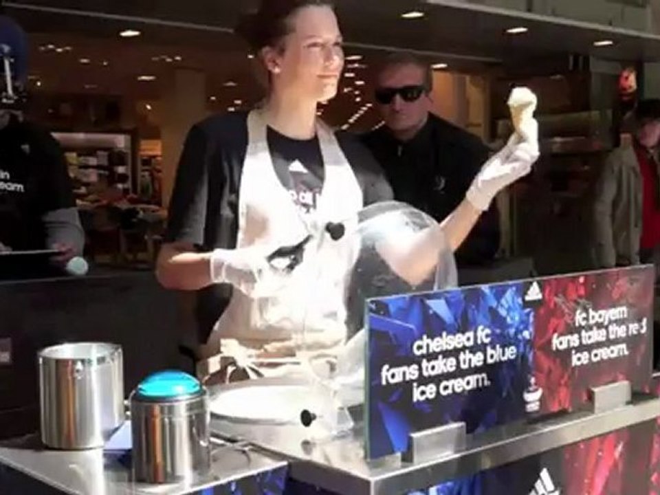 Dackelorakel Sissi sagt FC Bayern München Sieg im Champions League Finale voraus