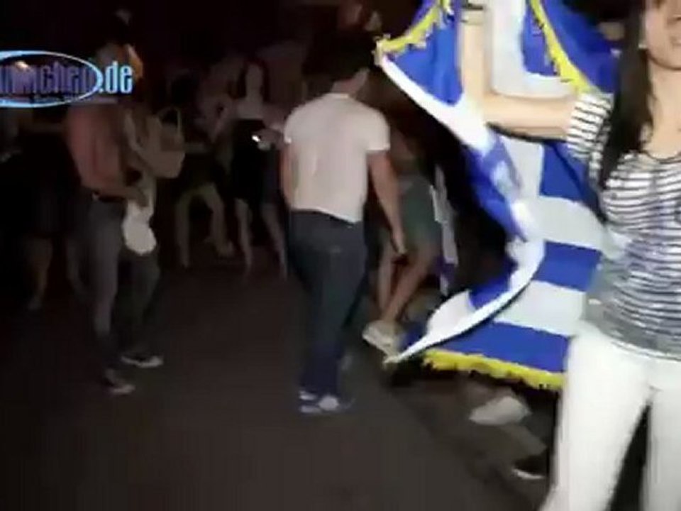 EM 2012 - Griechen feierten Sieg gegen Russland  in München am 16.06.2012