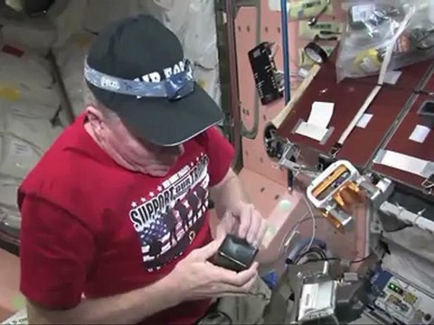 [ISS] Mike Fossum Repairs Treadmill Onboard Station