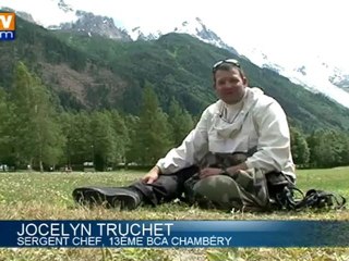 Un soldat amputé d’une jambe escalade l'Aiguille du Midi