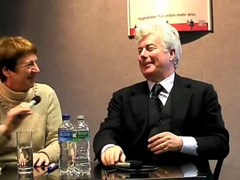 Ken Follett stellte bei Hugendubel am 8.3.2008 Die Tore der Welt vor, Video Teil 3