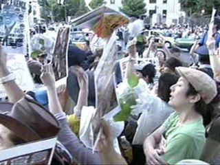 大飯原発再稼働　官邸前で15万人が反対デモ
