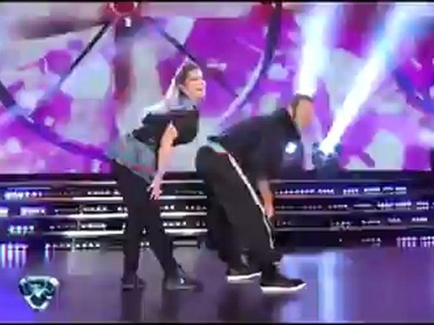 Jenny bailó y se enfrentó al jurado en Bendita TV