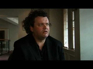 Daniel Lohues over Alennig