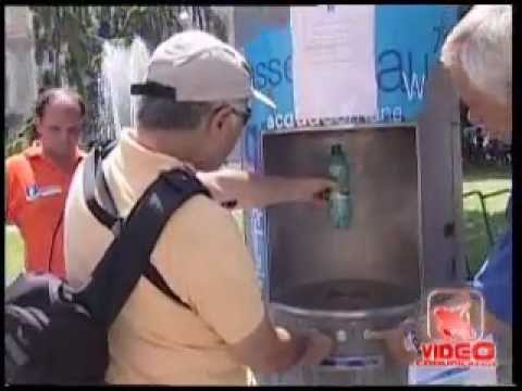 Napoli - L'acqua pubblica del Comune (live 29.06.12)