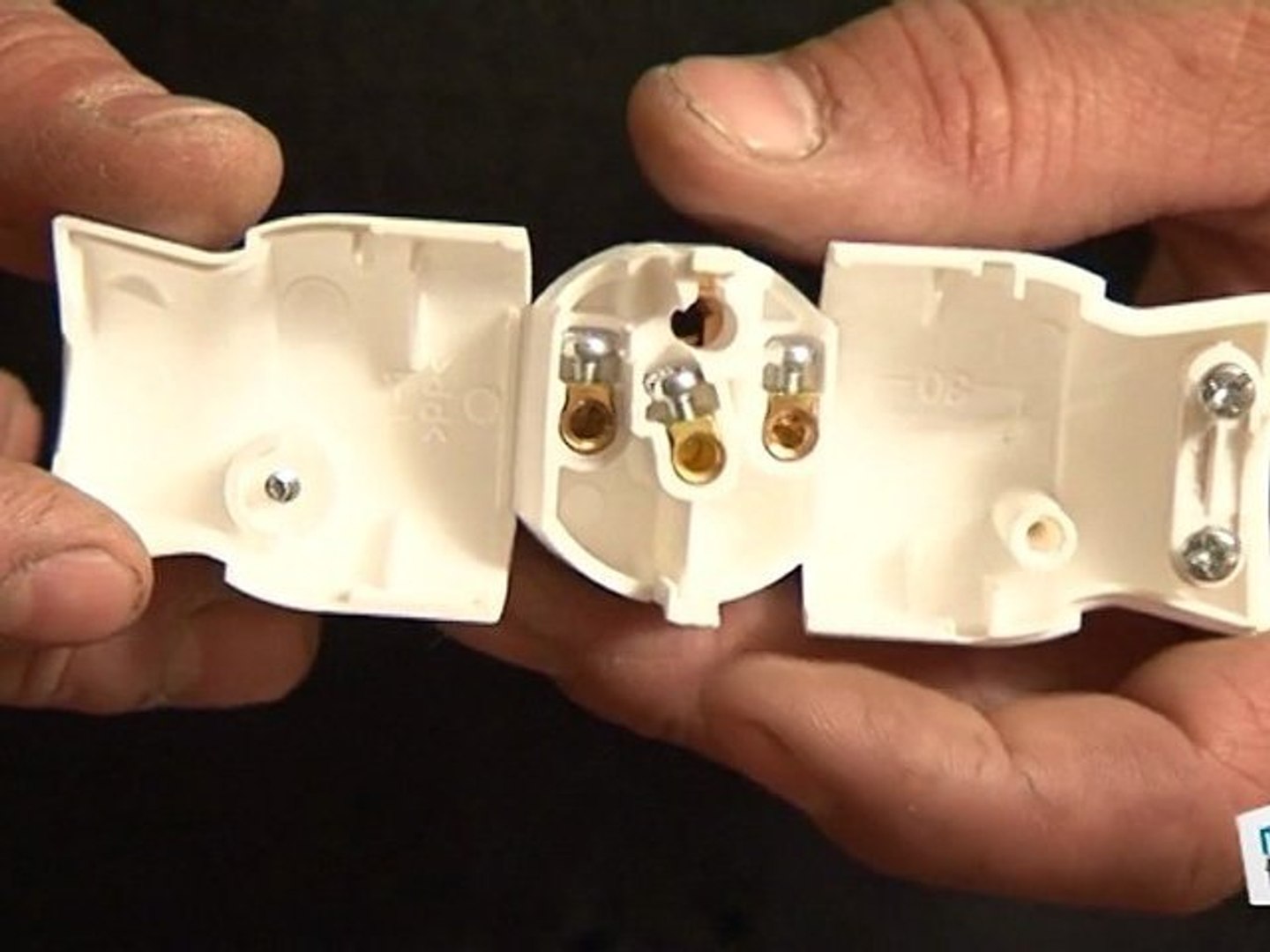 Schema Branchement Prise Femelle Rallonge Comment raccorder un cable électrique sur une prise mâle ? - Vidéo  Dailymotion