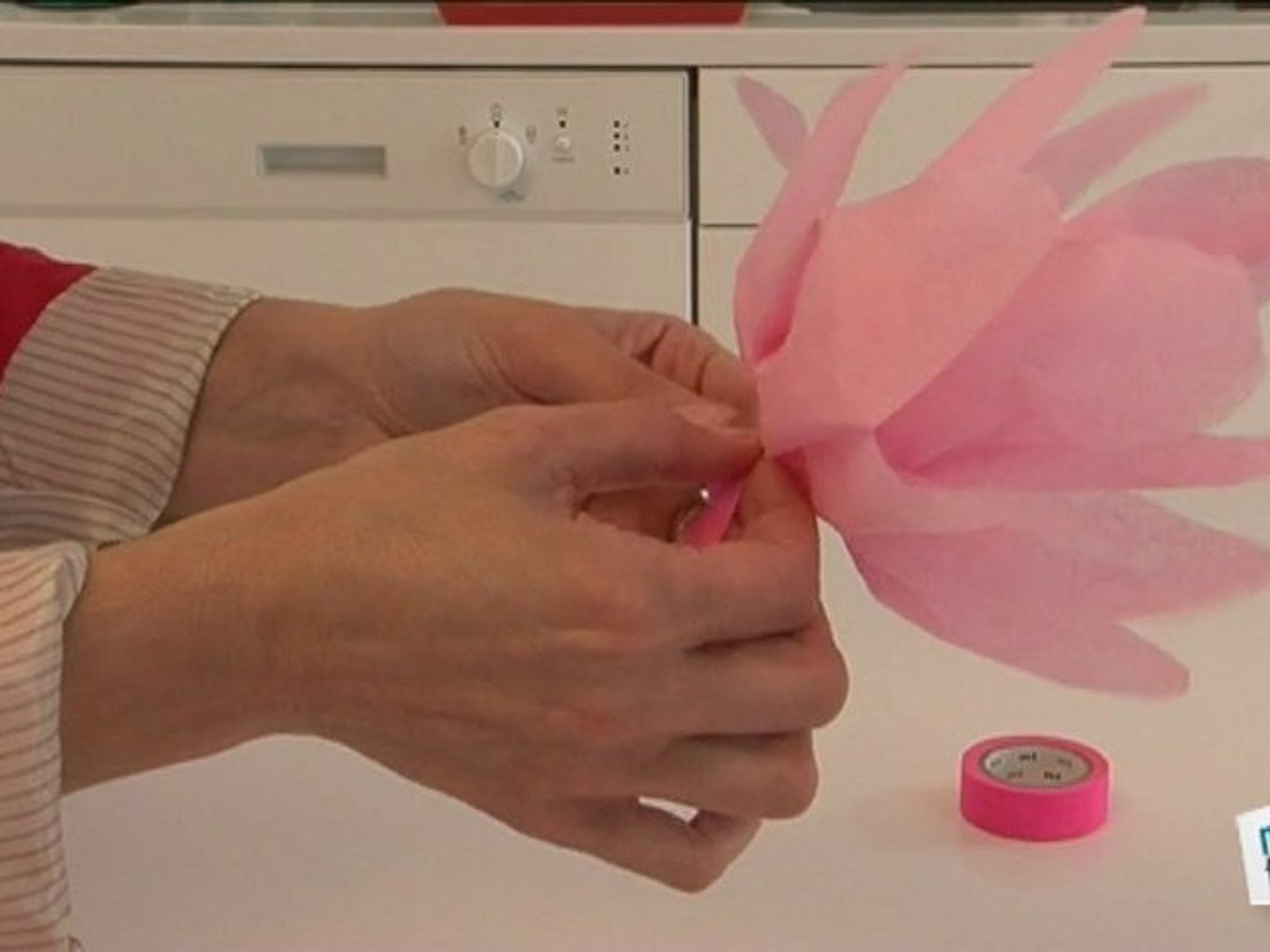 Comment faire des fleurs en papier de soie ? - Vidéo Dailymotion