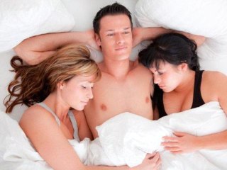 Comment gérer la jalousie dans une relation à trois ?