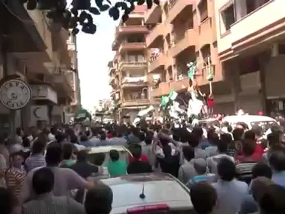 Syria فري برس حمص حي الملعب جمعة واثقون بنصر الله خافو الله يا عرب 29 6 2012 Homs