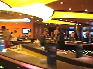 AIDAblu Hamburg Hafen AIDAbar kreuzfahrten AIDAblue Film Video Lounge Clubschiff
