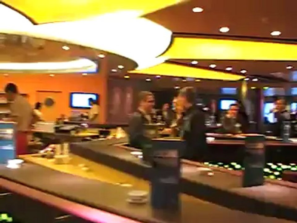 AIDAblu Hamburg Hafen AIDAbar kreuzfahrten AIDAblue Film Video Lounge Clubschiff