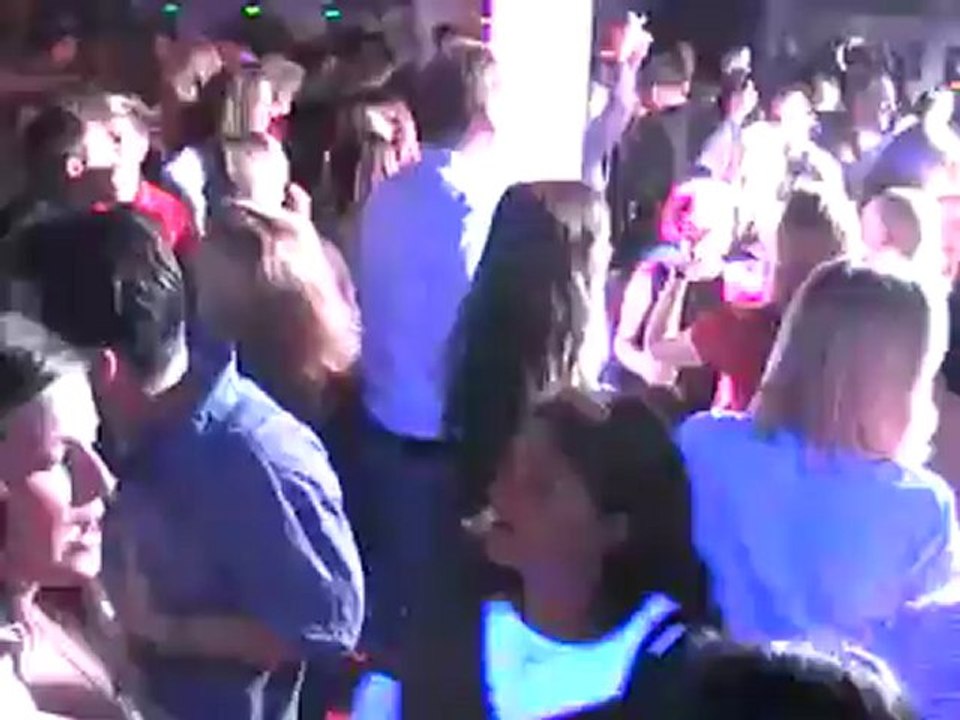 AIDAblu Hamburg Hafen AIDA kreuzfahrten AIDAblue Taufe  Fotos Bilder Diskothek Brauhaus Wellness