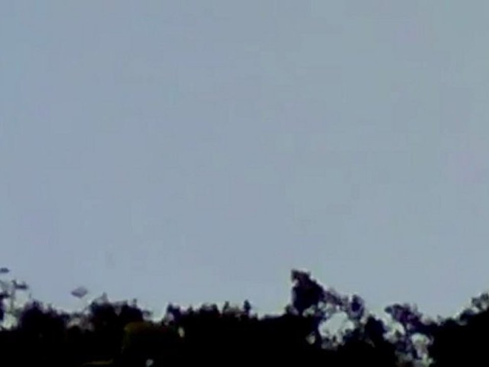 Syria فري برس   ريف دمشق حرستا أثناء قصف الطائرة على بعض أحياء حرستا 29 6 2012 Damascus