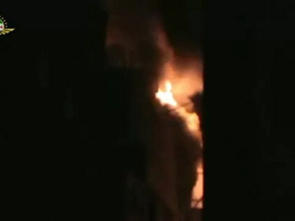 Syria فري برس حمص جورة الشياح  احتراق احد المنازل جراء القصف الصاروخي 30 6 2012 ج2 Homs