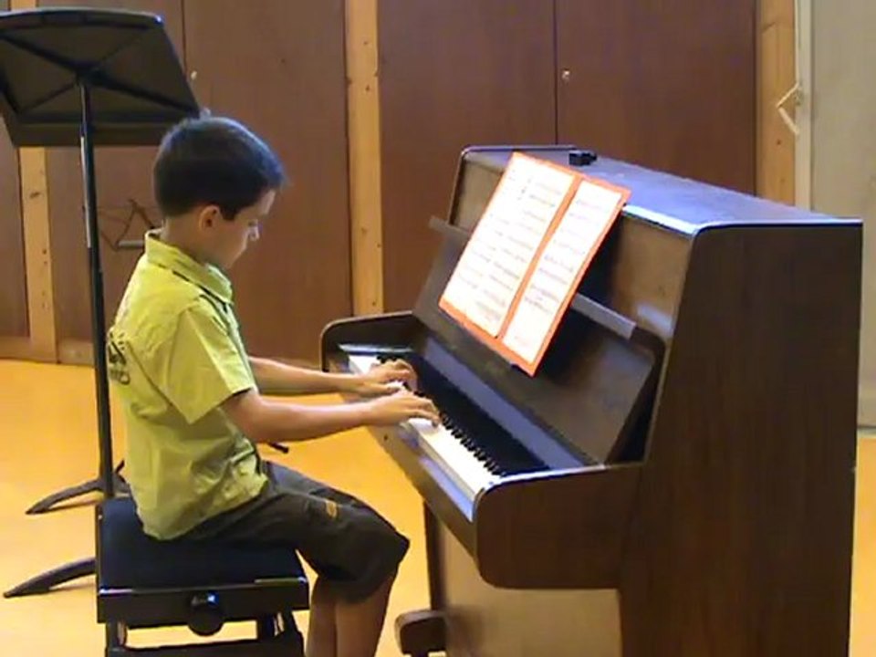M2U01036 le Cancan. Piano. Audition des élèves des Ateliers Musicaux de Scy Chazelles en mai 2012