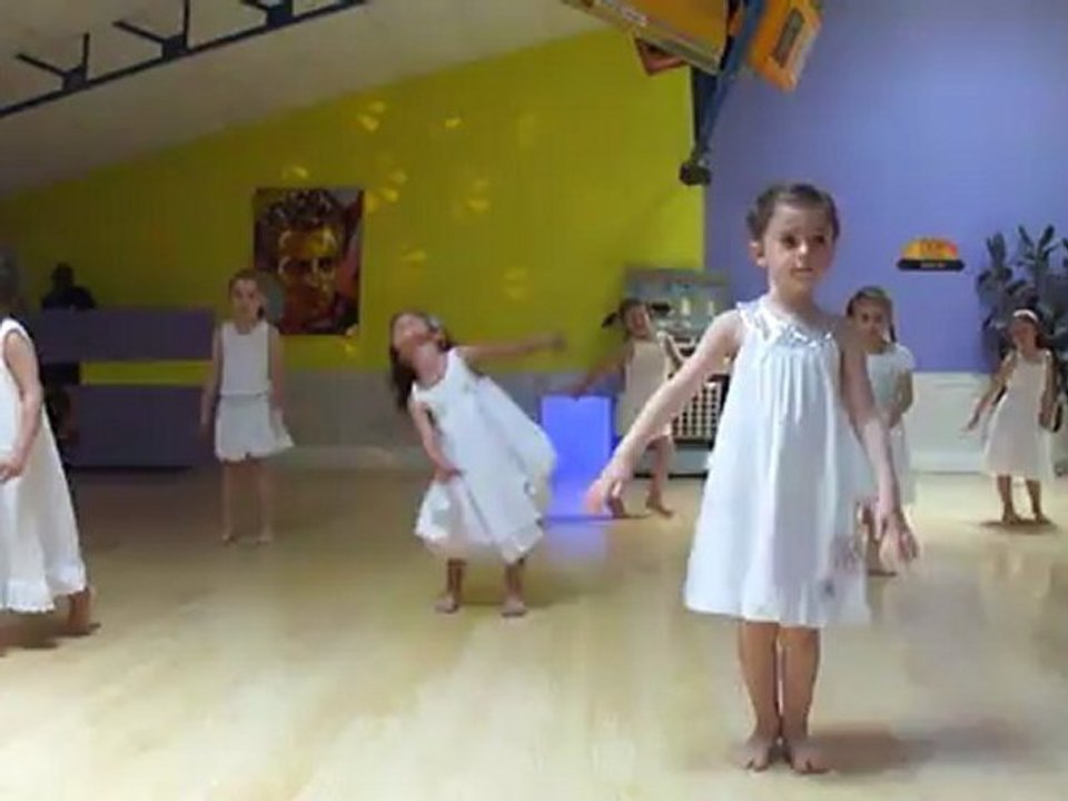 Présentation du cours enfants "Eveil maternel" 4-5 ans à Aupra Dance