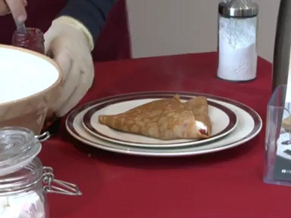 Make French Pancakes and Crepes with Strawberries and Cream