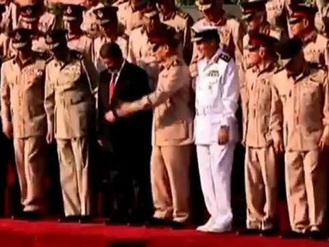 Egypt's military hands over power to President Mursi in military ceremony