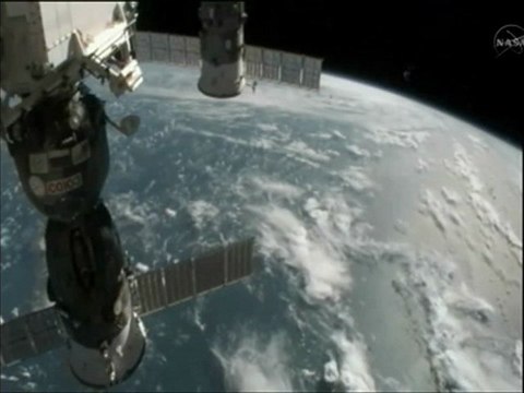 [ISS] Views of Hurricane Irene from Station (25/08/11)