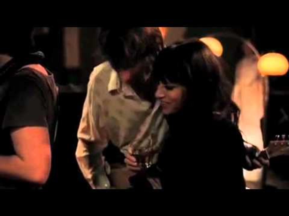 Kane vertelt het verhaal achter het nummer No Surrender