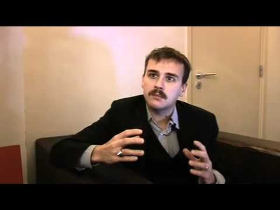 Dez Mona vindt innerlijke rust met derde plaat