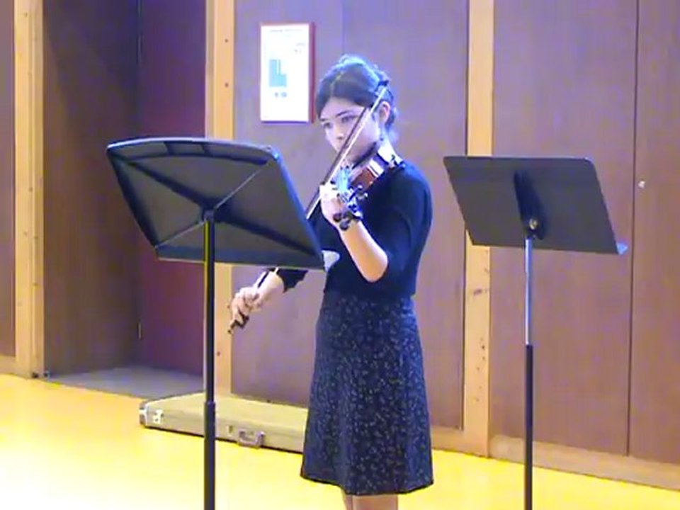 M2U01046. Gigue. Jean Sebastien BAch. Elève au violon. Audition des élèves des Ateliers Musicaux de Scy Chazelles en mai 2012