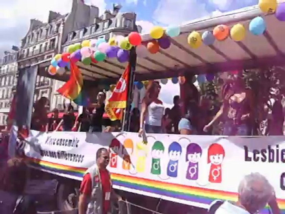 GAY PRIDE 2012 La revendication de l'égalité hétéro-homo