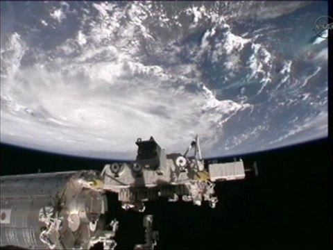[ISS] Views of Hurricane Irene from Station (23/08/11)