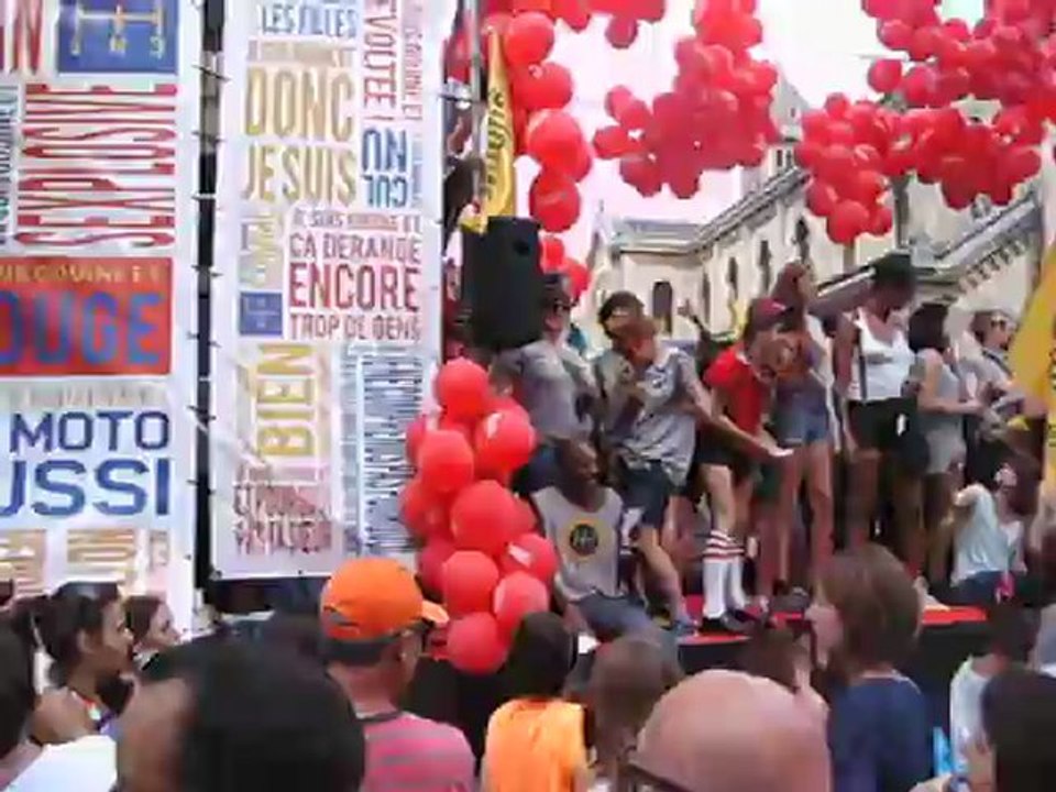 GAY PRIDE 2012 Le char des jeunes homo