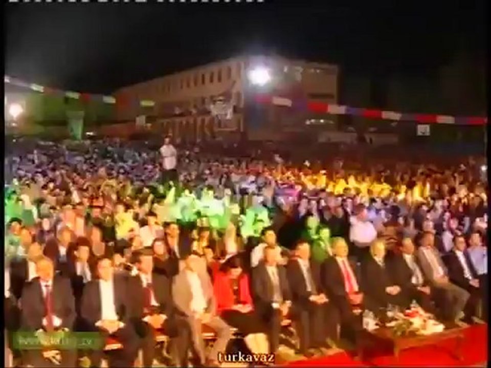 17 Eşarbını yan bağlama Irak VAN 10.Türkçe Olimpiyatı