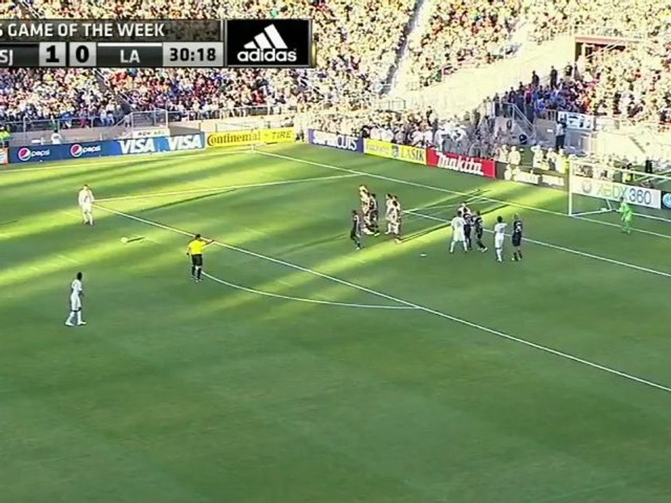 David Beckham : un coup-franc et un vilain geste