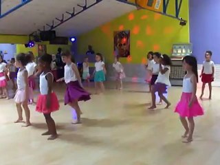 Travail du cours d'éveil maternel 4-5 ans à Aupra Dance