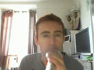 Wiwi égratigne "tu mens" de Gillian Hills