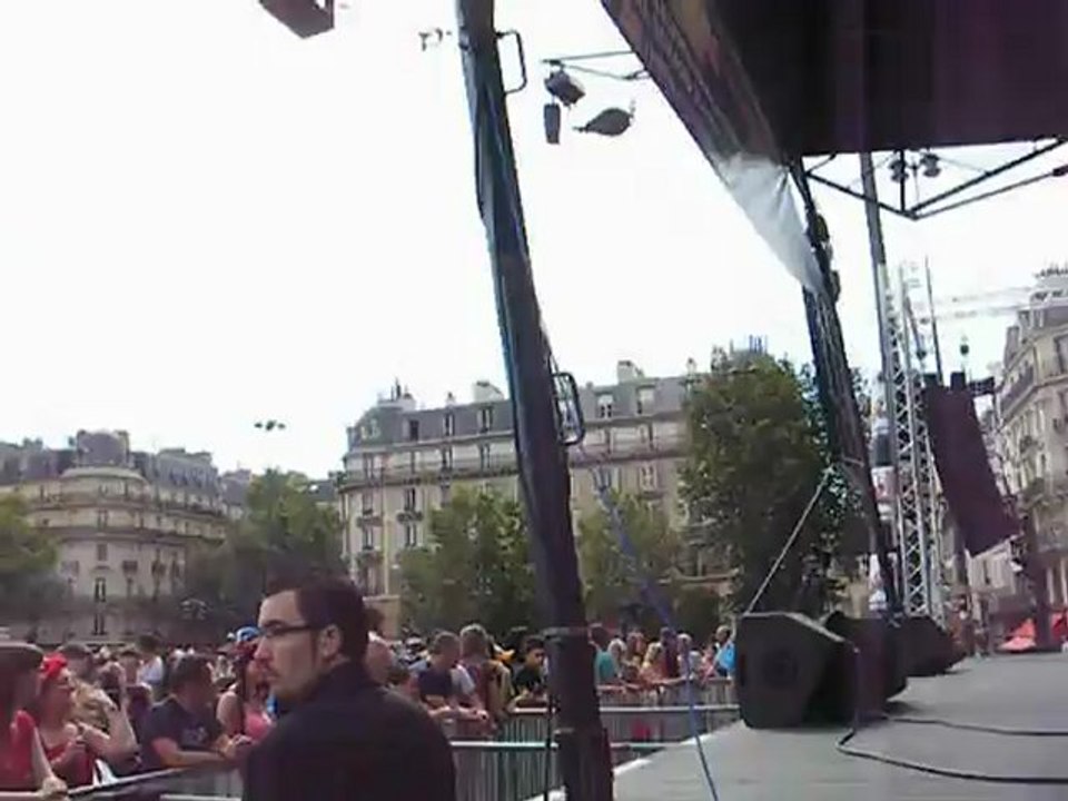 Etienne Ozborne ft. Paula B - Been A Long Time played @ Marche des Fiertés 2012 (Paris)