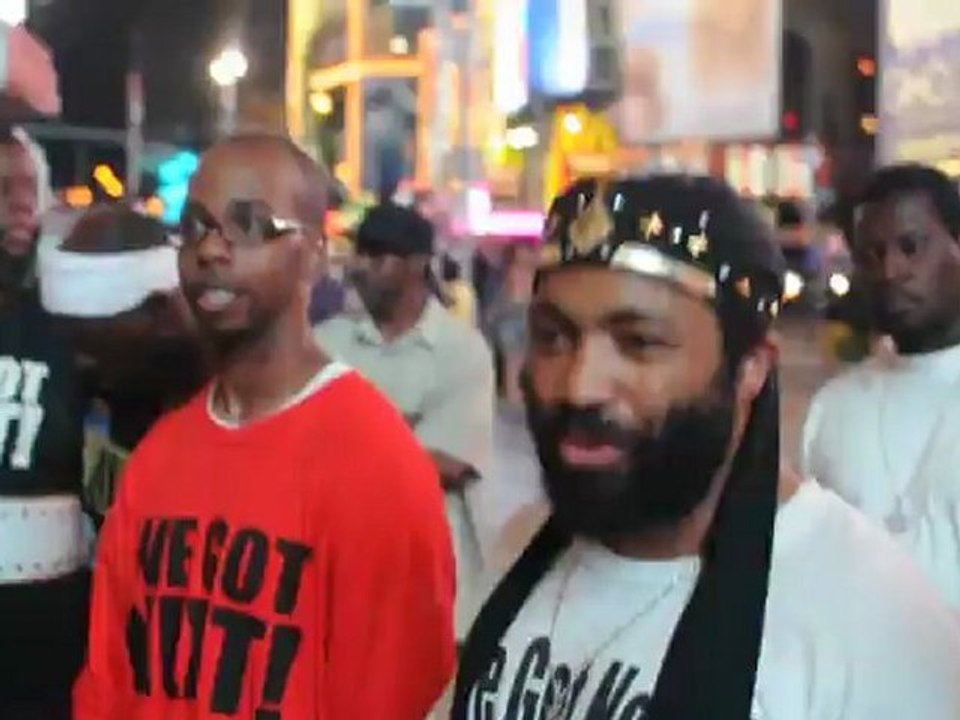 (WGN) House of Israel Clowns a Clown on 45th Street Broadway