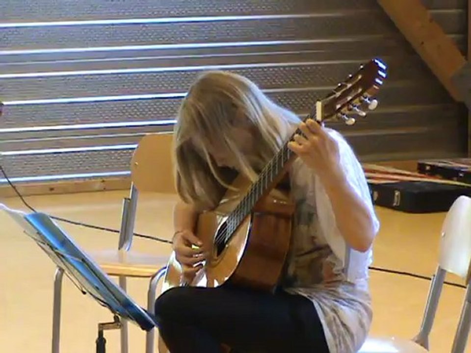 M2U01038 Valse de Carulli. Guitare . Audition des élèves des Ateliers Musicaux de Scy Chazelles en mai 2012