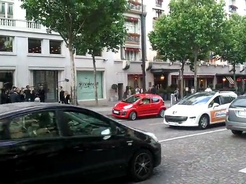 [Exclusive] "Love Punch" filming in Paris with Pierce Brosnan