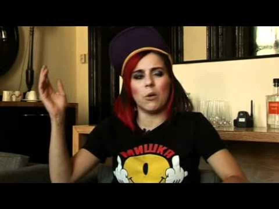 Lady Sovereign vertelt het verhaal van So Human