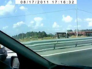 Toyota SUV à contre-sens sur l'autoroute