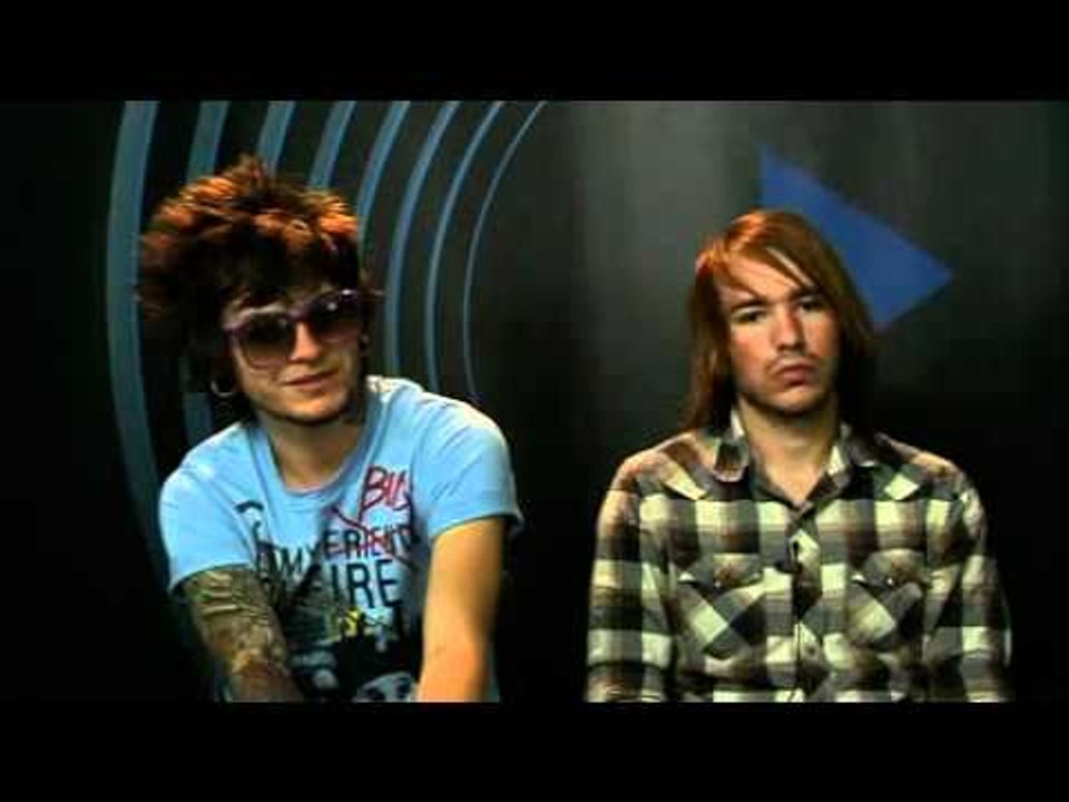brokeNCYDE about playing with two men at Lowlands